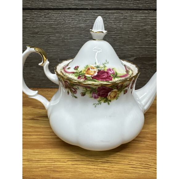 Royal Albert Ruby Celebration Ribbon Collection Christmas Teapot 7” - Picture 2 of 13